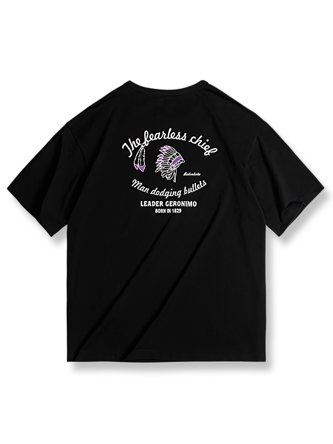 鷹の羽冠モチーフをプリントしたTシャツ