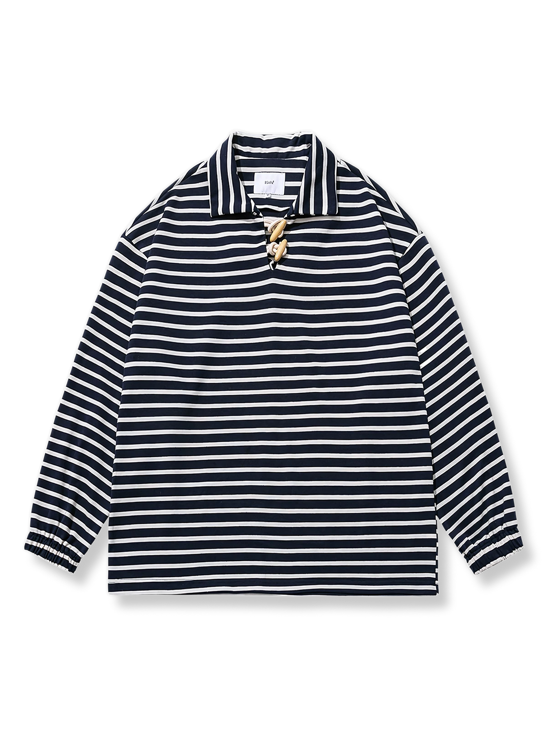 エルボーパッチと折り返し襟が特徴のブルーストライプ長袖Tシャツ