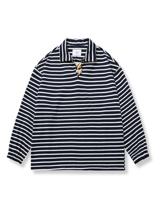 エルボーパッチと折り返し襟が特徴のブルーストライプ長袖Tシャツ