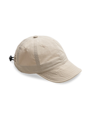 羽根アロー刺繍入り、変形可能なツバとドローコード付き速乾ナイロン素材のマウンテンキャップ