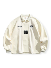 70年代アメリカンカレッジスポーツ風の襟付きスウェット。刺繍とプリント装飾付き。