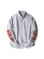 袖に民族風刺繍をあしらったオックスフォード生地の長袖シャツ