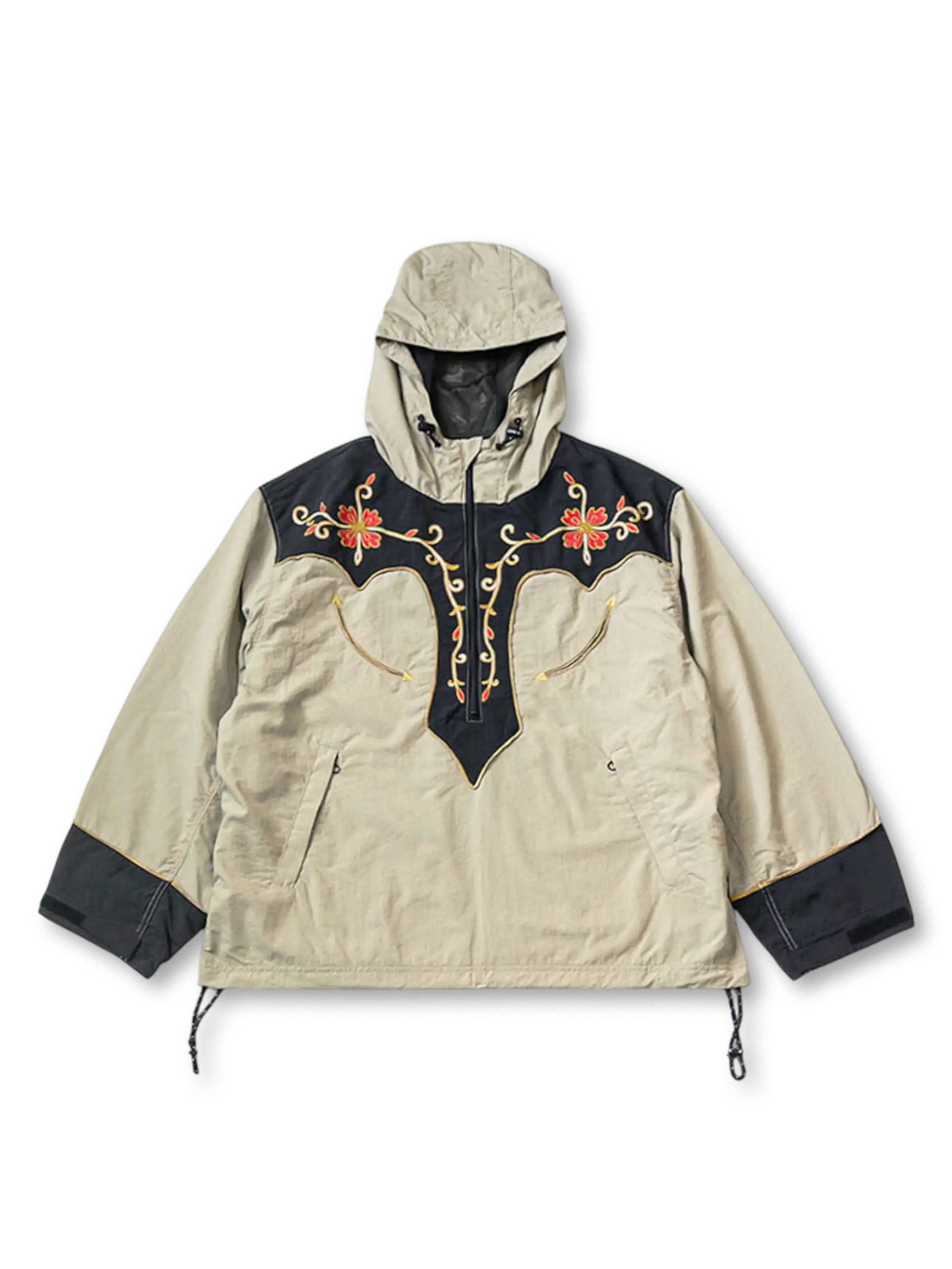 花柄と民族調モチーフの大規模刺繍が施された防風・撥水仕様のエスニックフラワーマウンテンジャケット