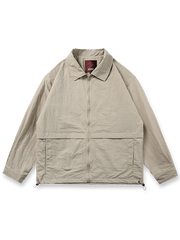 両脇ポケットとドローストリング付きのフラップジャケット