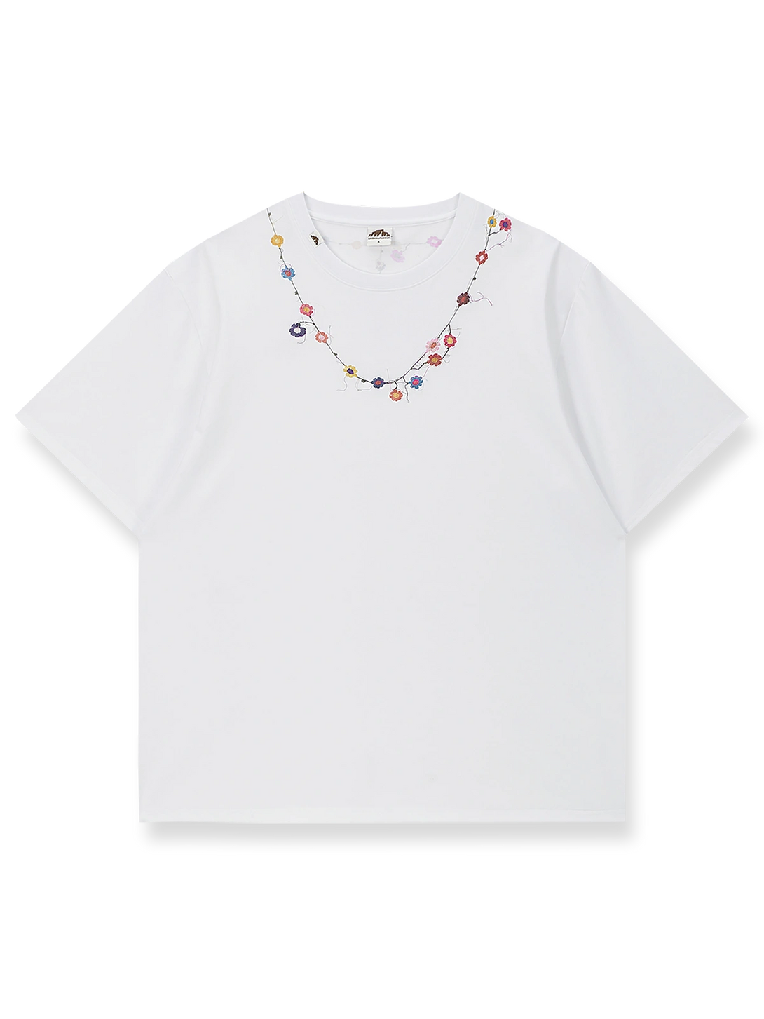 花蕾模様の民族風刺繍が映えるオーガニックコットン混Tシャツ。