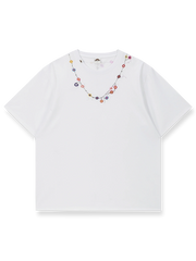 花蕾模様の民族風刺繍が映えるオーガニックコットン混Tシャツ。