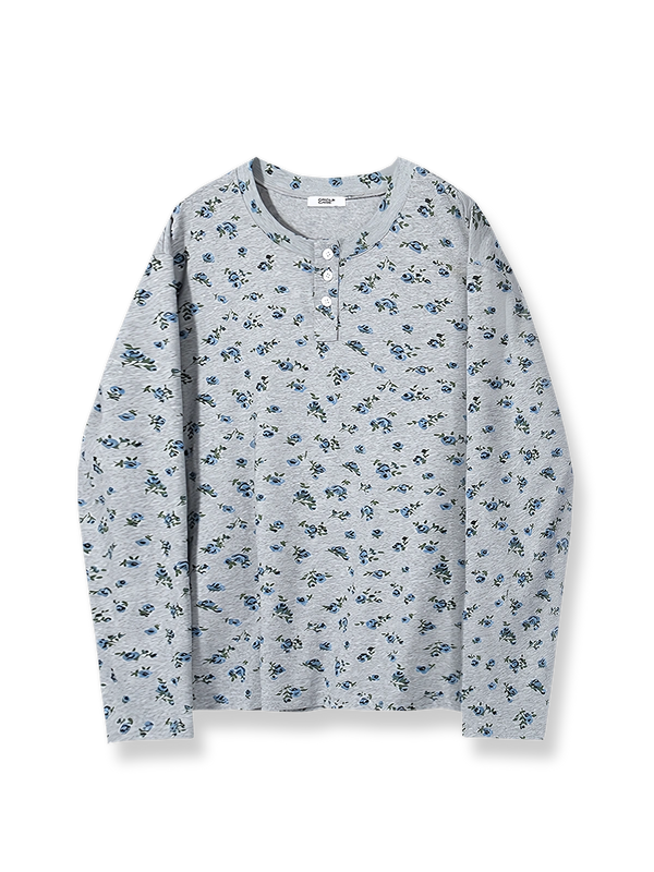 花柄プリントとヘンリーネックが特徴の長袖Tシャツ