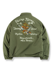 飛虎とタイガークローのデザインが特徴のA-2フライトジャケット