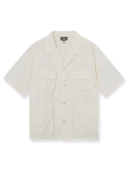 四つポケット半袖シャツ。