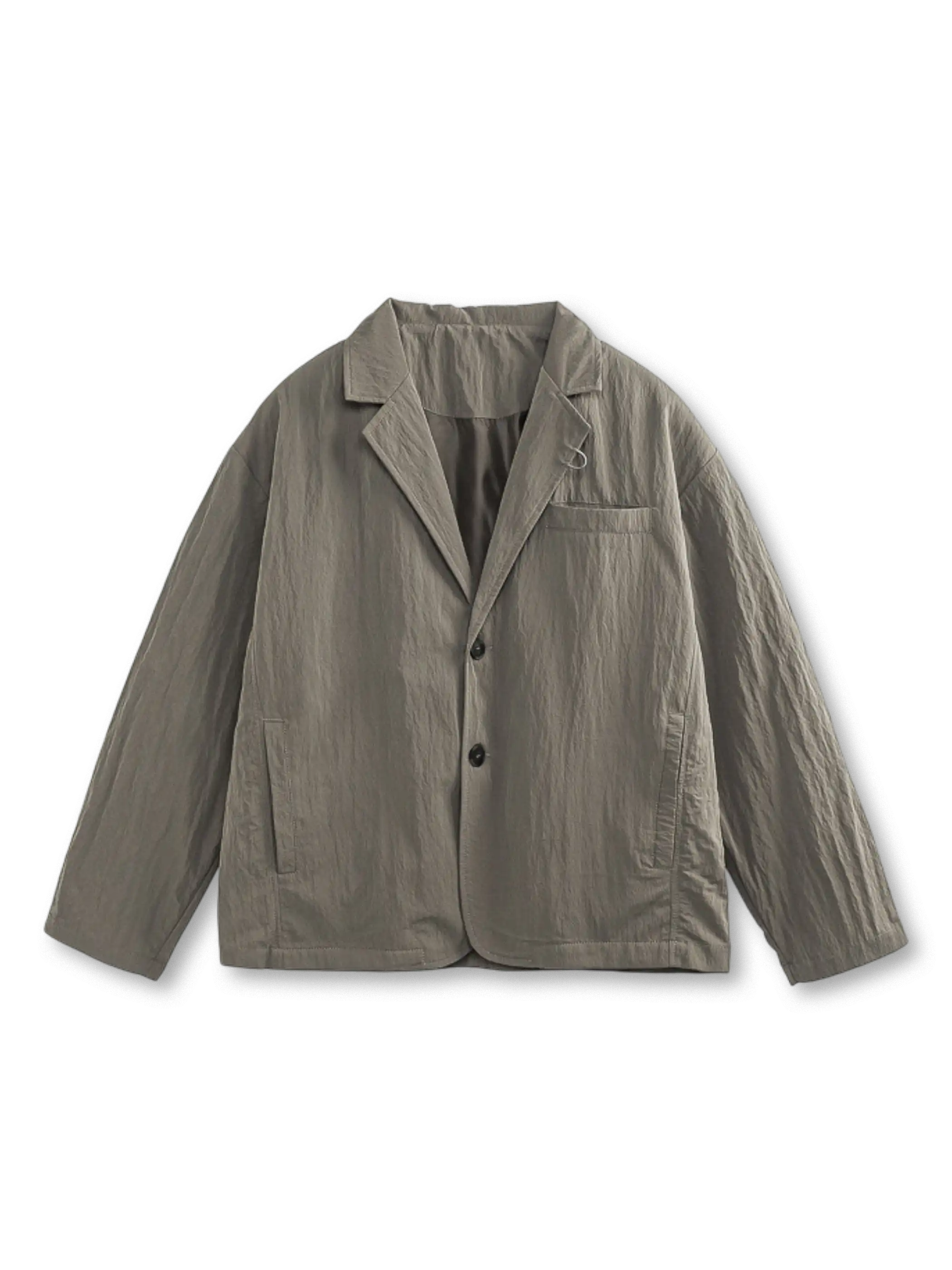 撥水加工と多機能ポケットが特徴のルーズフィットナイロンジャケット