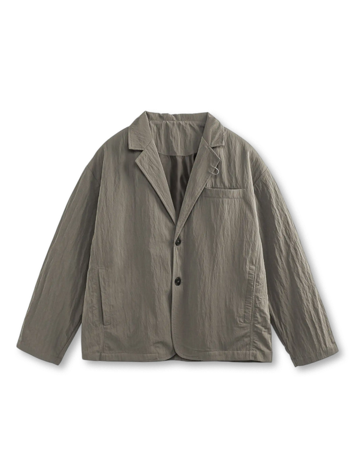 撥水加工と多機能ポケットが特徴のルーズフィットナイロンジャケット