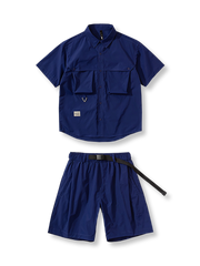 半袖シャツとショーツがセットになった機能性ワークスタイルセットアップ。