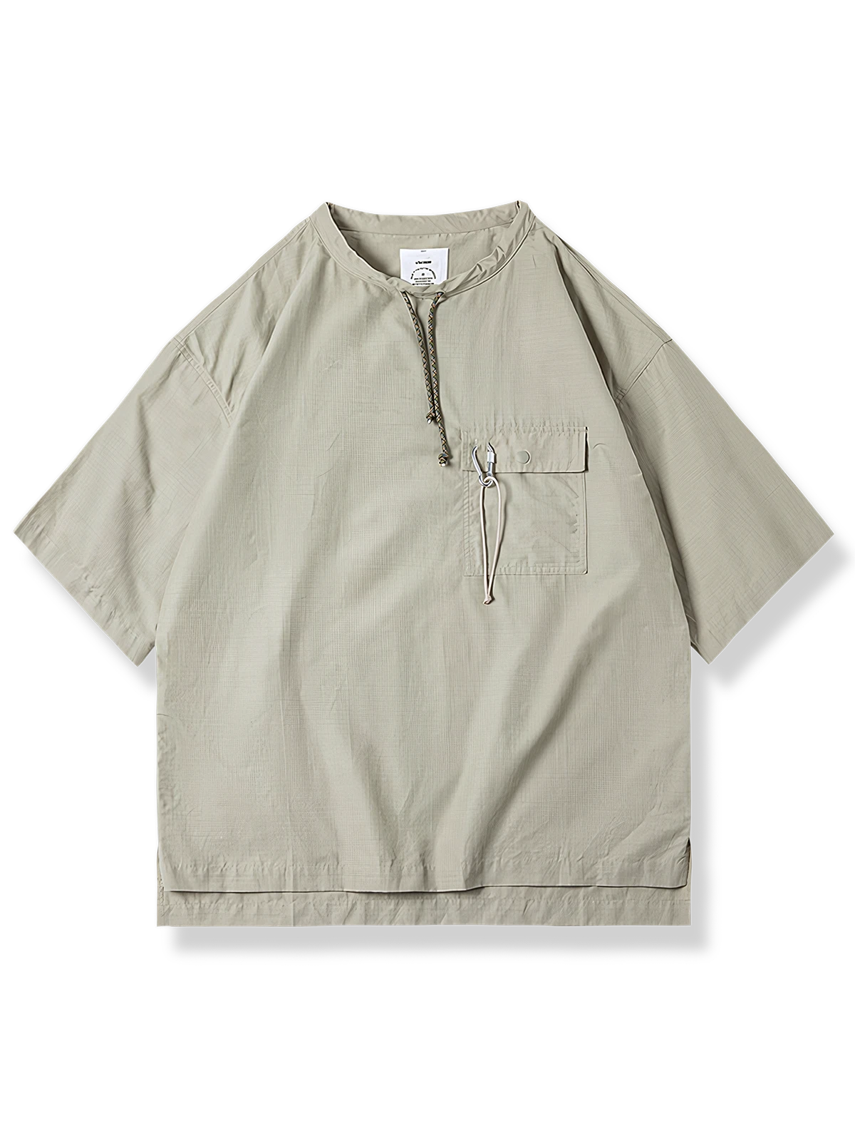 カラビナリング付き左胸ポケット、前後差フリル裾、綿ナイロン混紡、快適シルエット