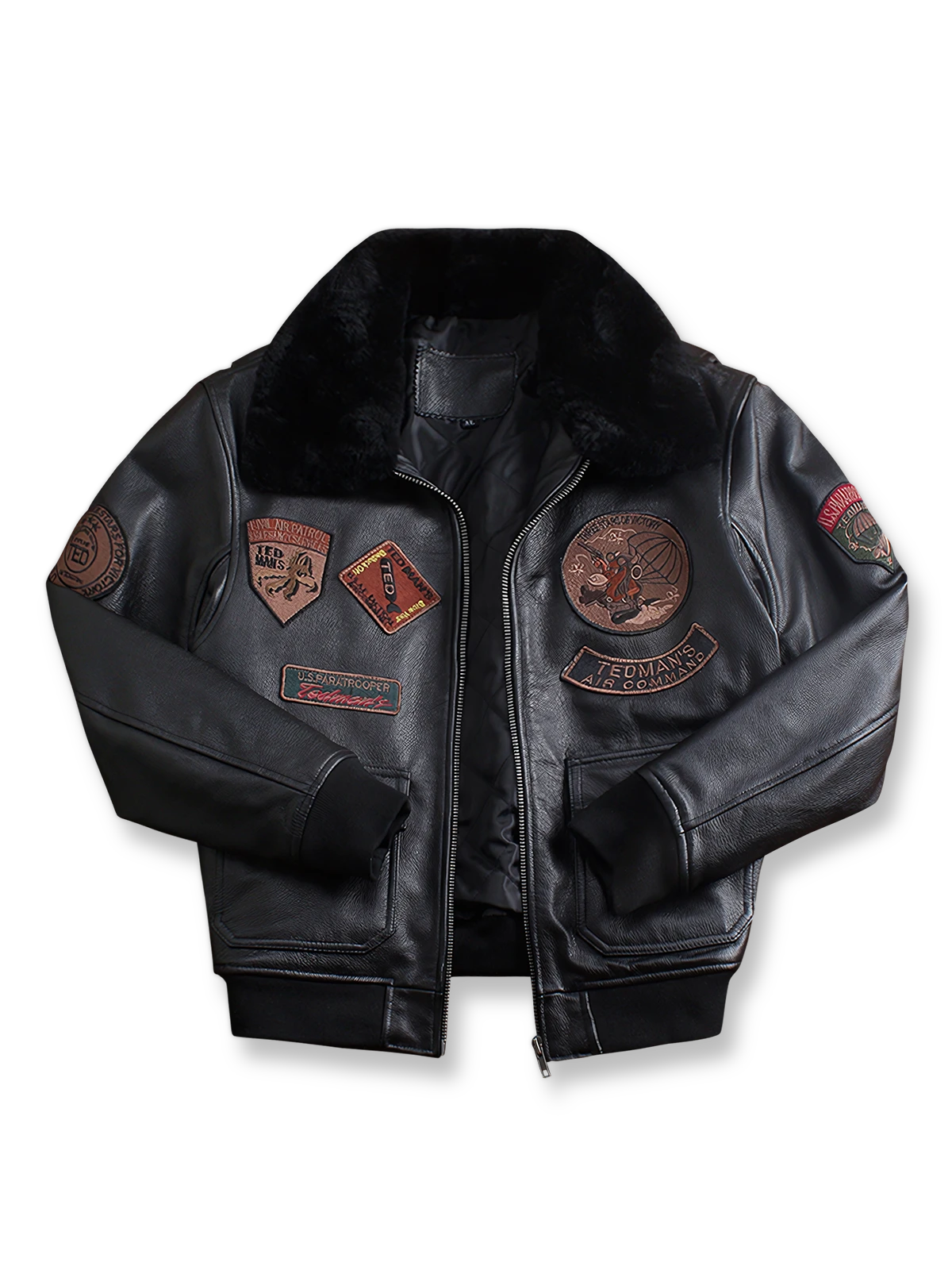 ムートン襟とワッペンが際立つ本革フライトジャケット。