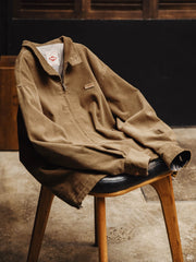 立て襟とスラントポケットのデザイン詳細画像