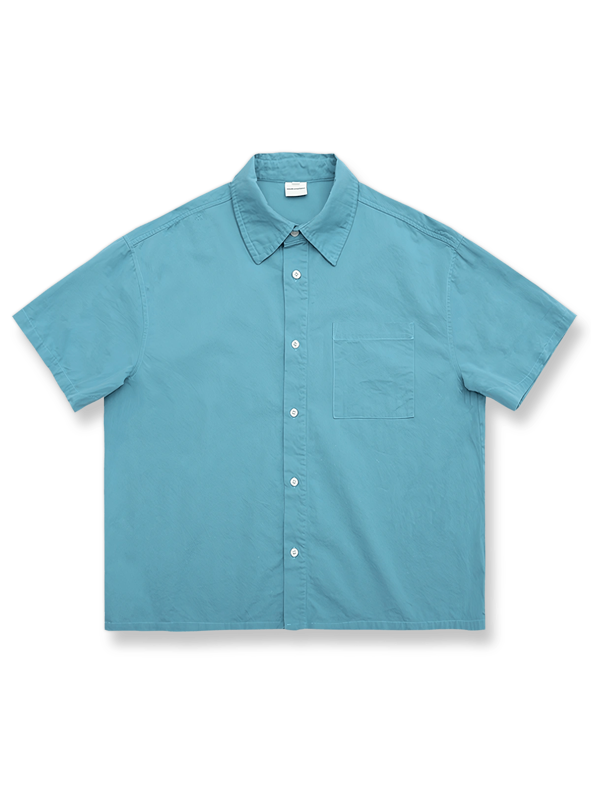 ガーメント洗い加工が施されたクロップド丈の半袖シャツ