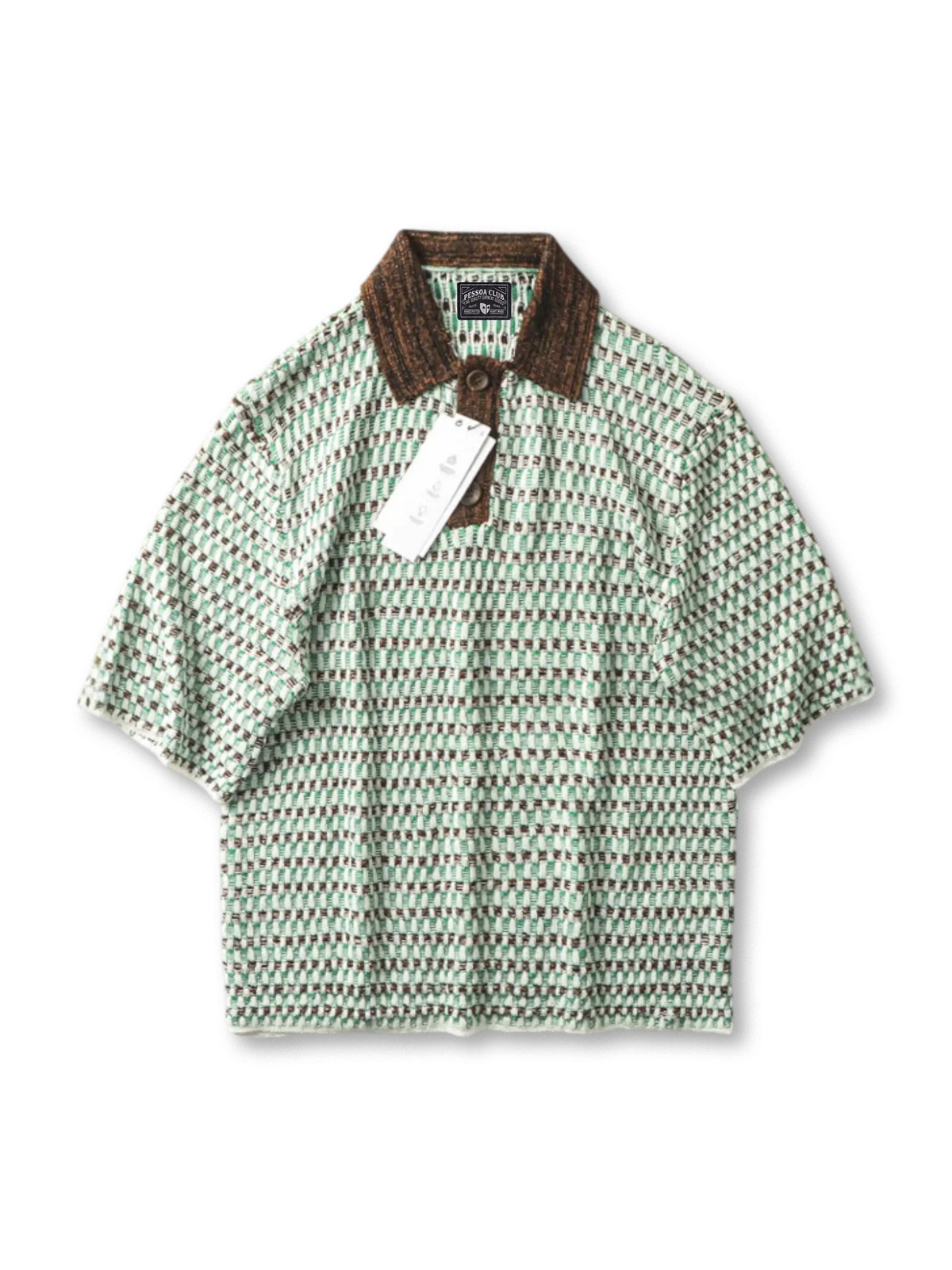 ジオメトリックジャカードパターンとブラウン襟が映えるニットポロシャツ