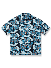 テンセル混紡素材にキリン柄プリントと竹ボタンが特徴のハワイアンシャツ