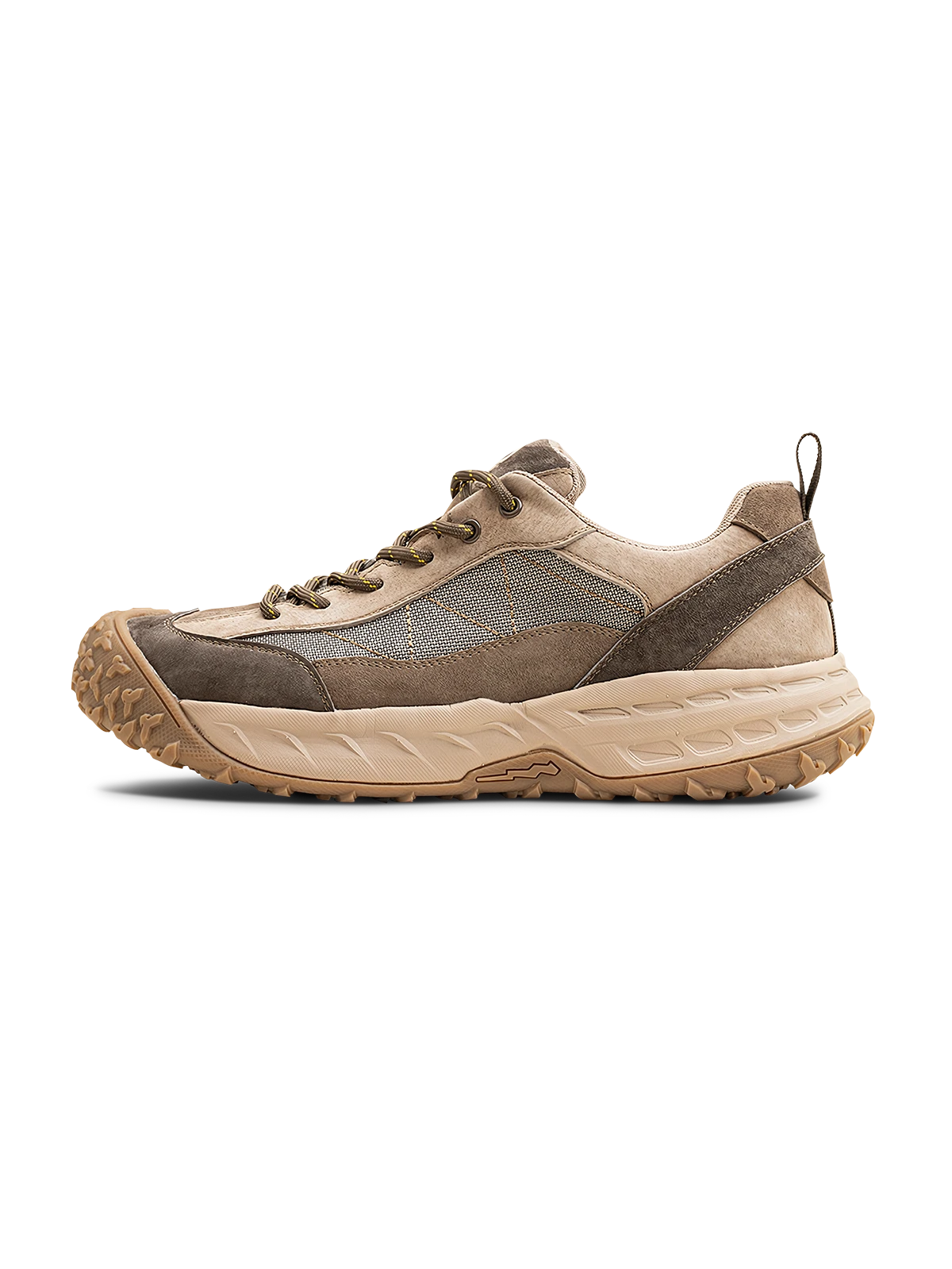 ゴープコアトレンドの異素材コンビ使用マウンテンスニーカー、軽量メッシュとスエード、耐久ゴムソールで快適な履き心地