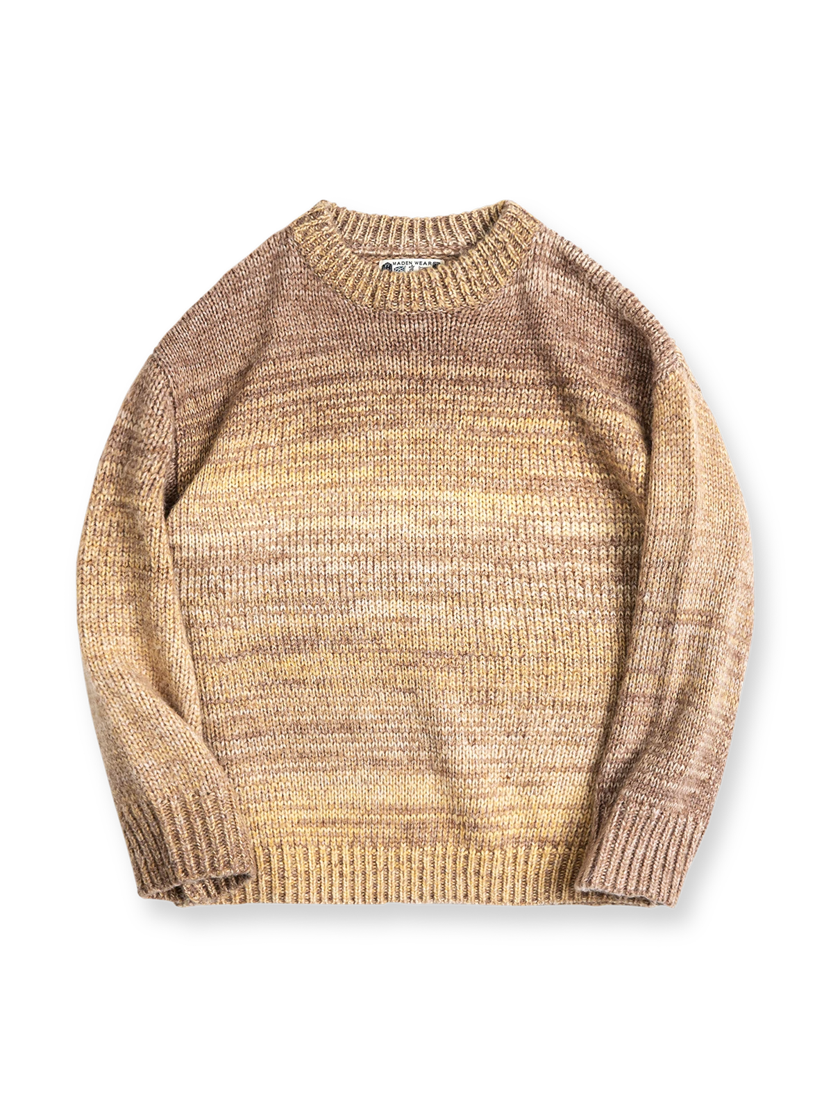 冬の装いに彩りを加えるグラデーション糸の丸首ニットセーター。