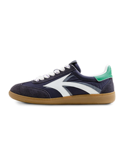 ネイビー、ホワイト、グリーンのカラーブロックをあしらったトレーニングシューズ