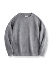 ショートフリース素材のハーフフリースクルーネックセーター。ドロップショルダーとヴィンテージ風シルエットを特徴とする秋冬向けアイテム。