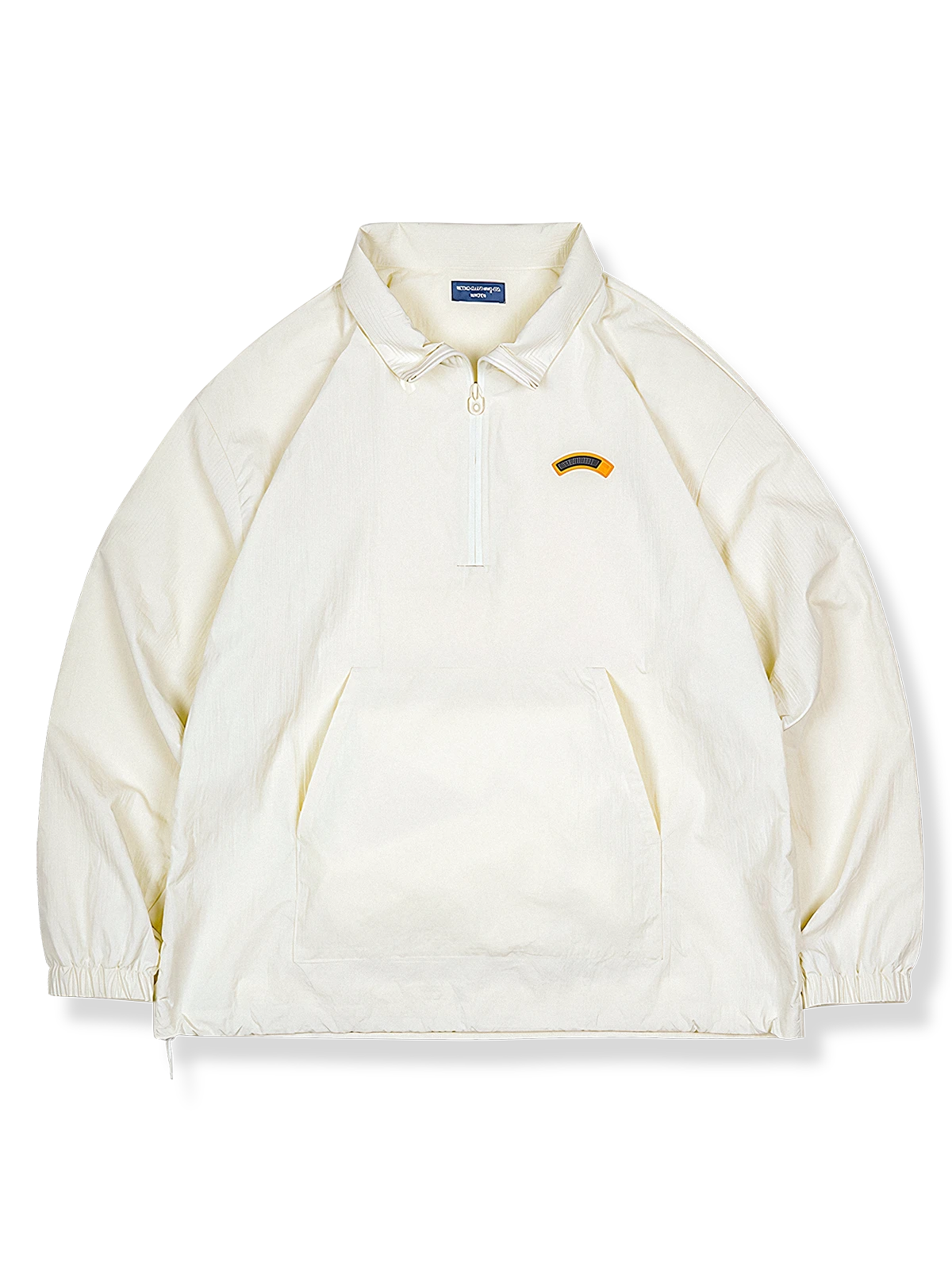 ハーフジップとスタンドカラーを備えたベージュのスウェットジャケット