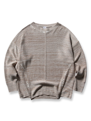 切り替え配色と手作業ステッチが映えるハンドステッチニットセーター