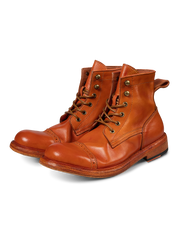 自然な風合いが表情豊かな手作り牛革ブーツのディテール。