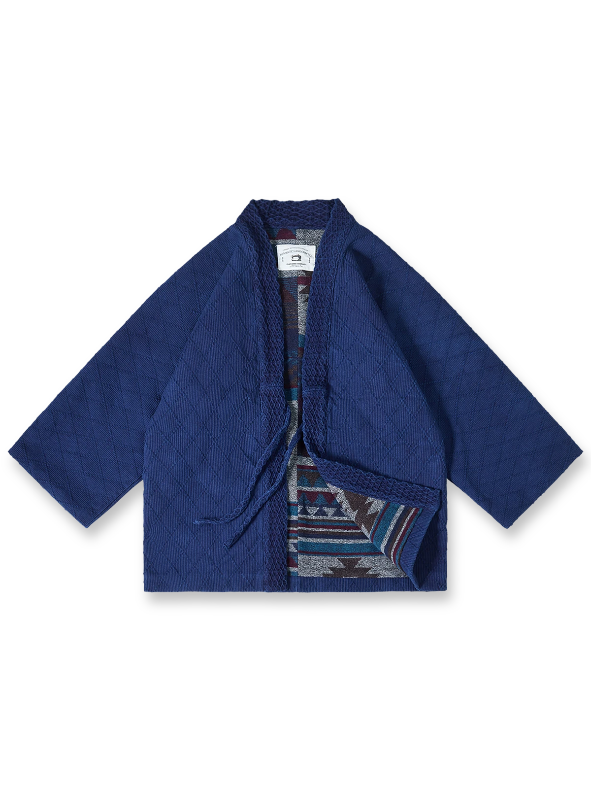 伝統的な刺子生地と藍染め技術を融合した日本剣道着インスパイアのはんてん。優れた保温性と洗練されたデザインが特徴です。