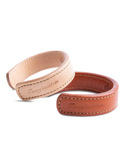 伝統鞣しのイタリアンレザー使用、職人手作りの唯一無二レザーバングル