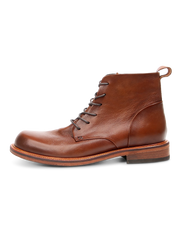 一枚革の牛革を贅沢に使ったミッドハイトブーツ