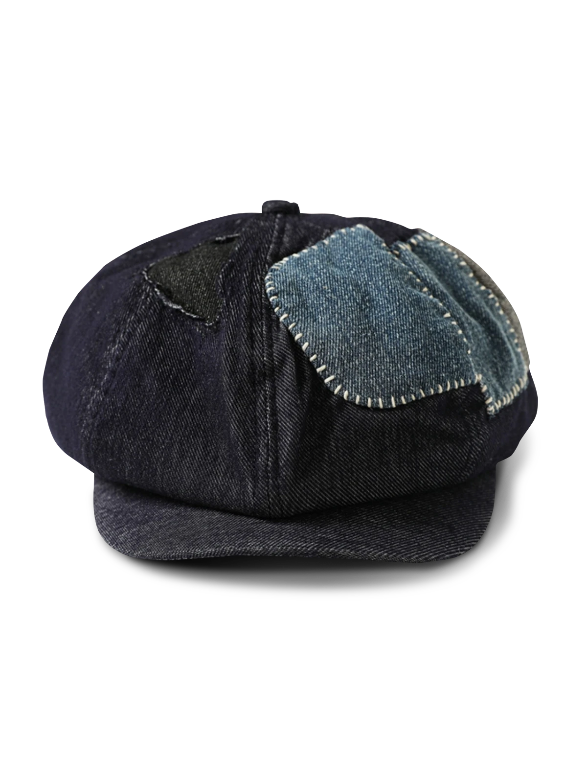 パッチワークデニムを手縫いで組み合わせたニュースボーイキャップ。異なる色調のデニム素材がヴィンテージ感を醸し出すデザイン。