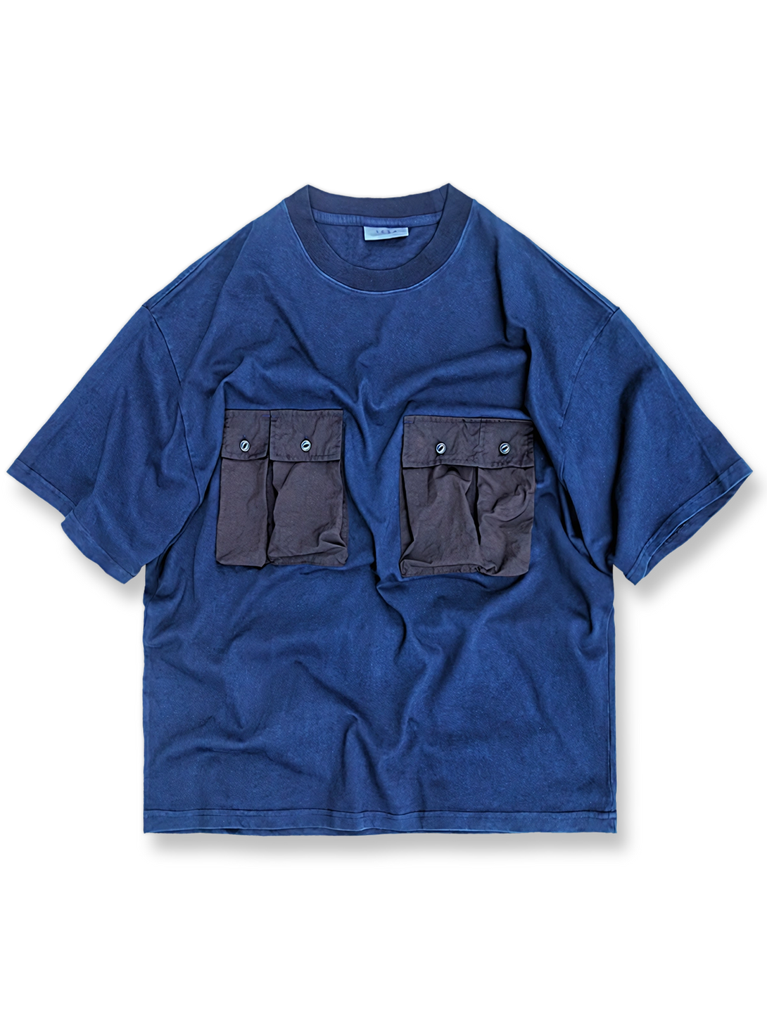 手作り伝統的な藍染四つポケット付き半袖Tシャツの前面が見える商品画像
