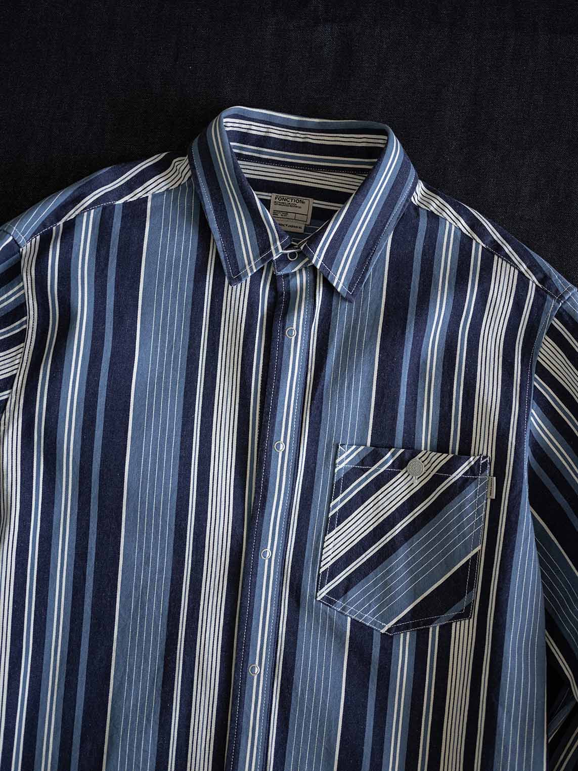20世紀初頭アメリカンワークウェア風の厚手ブルー＆ホワイトストライプシャツ。YKK五爪ボタンと調節可能袖口付き。