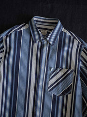 20世紀初頭アメリカンワークウェア風の厚手ブルー＆ホワイトストライプシャツ。YKK五爪ボタンと調節可能袖口付き。