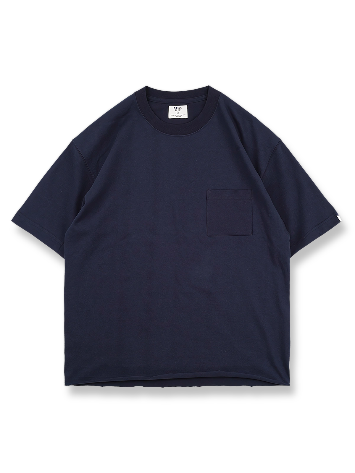 耐久性の高いヘビーデューティコットン素材と胸ポケットが特徴の無地Tシャツ