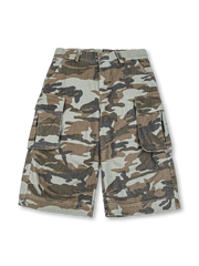 丈夫なピュアコットンとミリタリーカモフラージュ柄のワイドカーゴショーツ