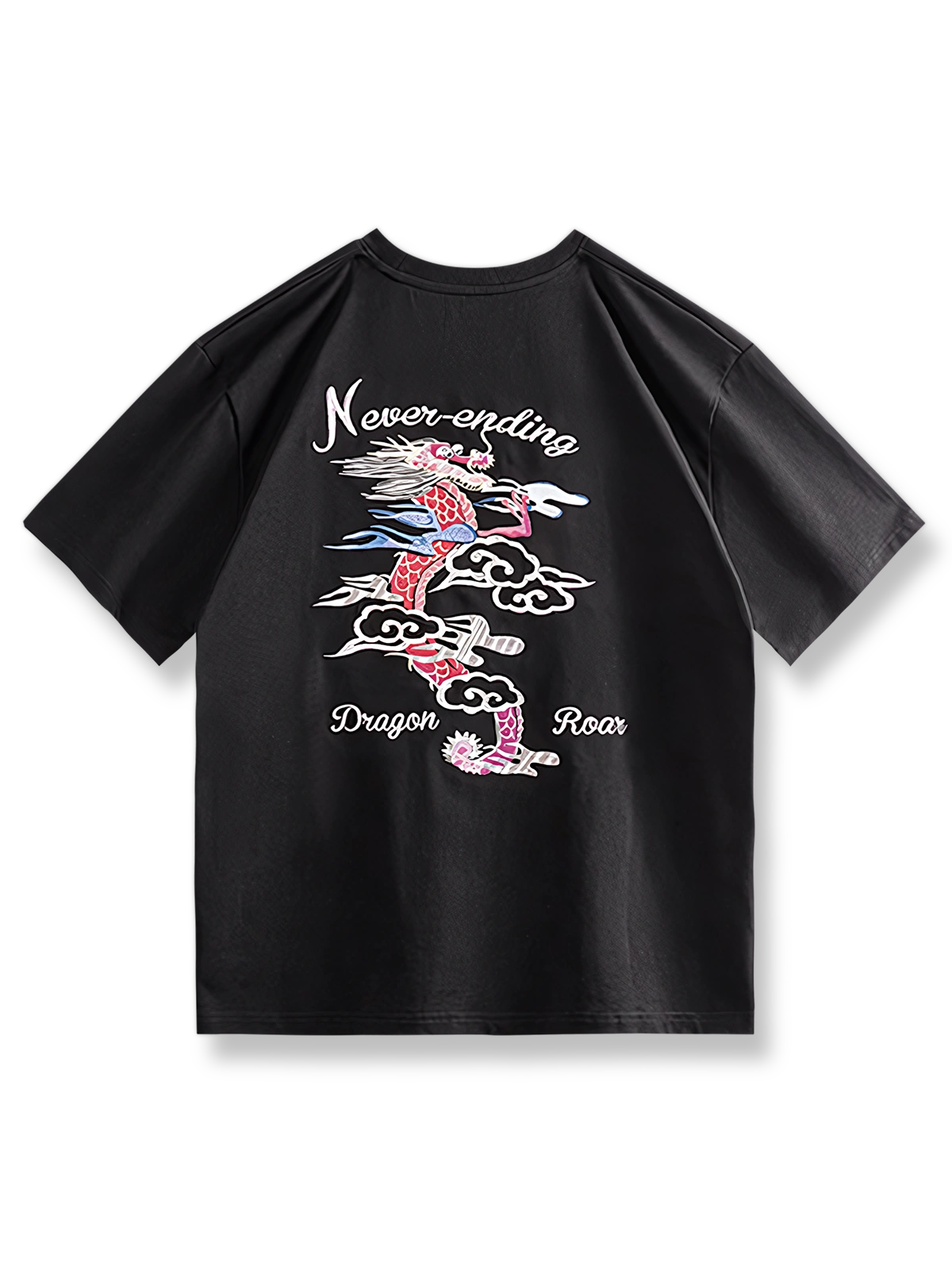 昇り龍の横須賀刺繍が施された龍年限定のヘビーウェイトTシャツ