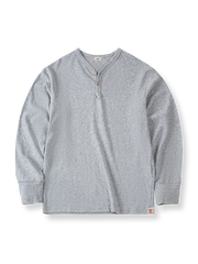 グレーのヘビーウェイト長袖ヘンリーシャツ