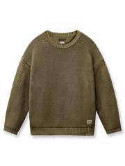 重厚な編み目とスマイルカーブネックが特徴のヴィンテージ調ニットセーター。