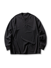 19世紀漕艇クラブ発祥のヘンリーネックを現代風にアレンジしたウォッシュ加工長袖ベースTシャツ