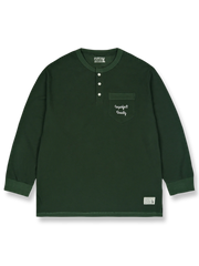 ヘンリーネック長袖Tシャツの全体展示