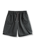 ヘリンボーン生地と10個のポケットが特徴のワークスタイルショートパンツ