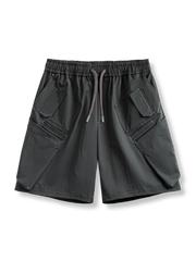 ヘリンボーン生地と10個のポケットが特徴のワークスタイルショートパンツ