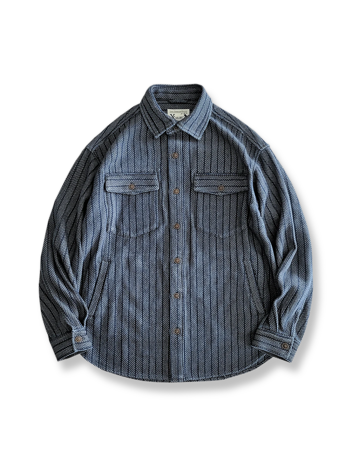 ヘリンボーン柄が特徴のオーバーサイズシャツ。