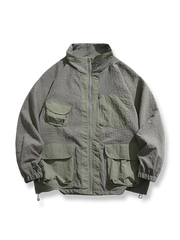 立体ポケット付きの高機能立襟ジャケット