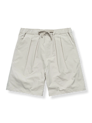 高温定型加工とゴムウエスト、ナイロンメッシュ裏地を備えたストレートショーツ。