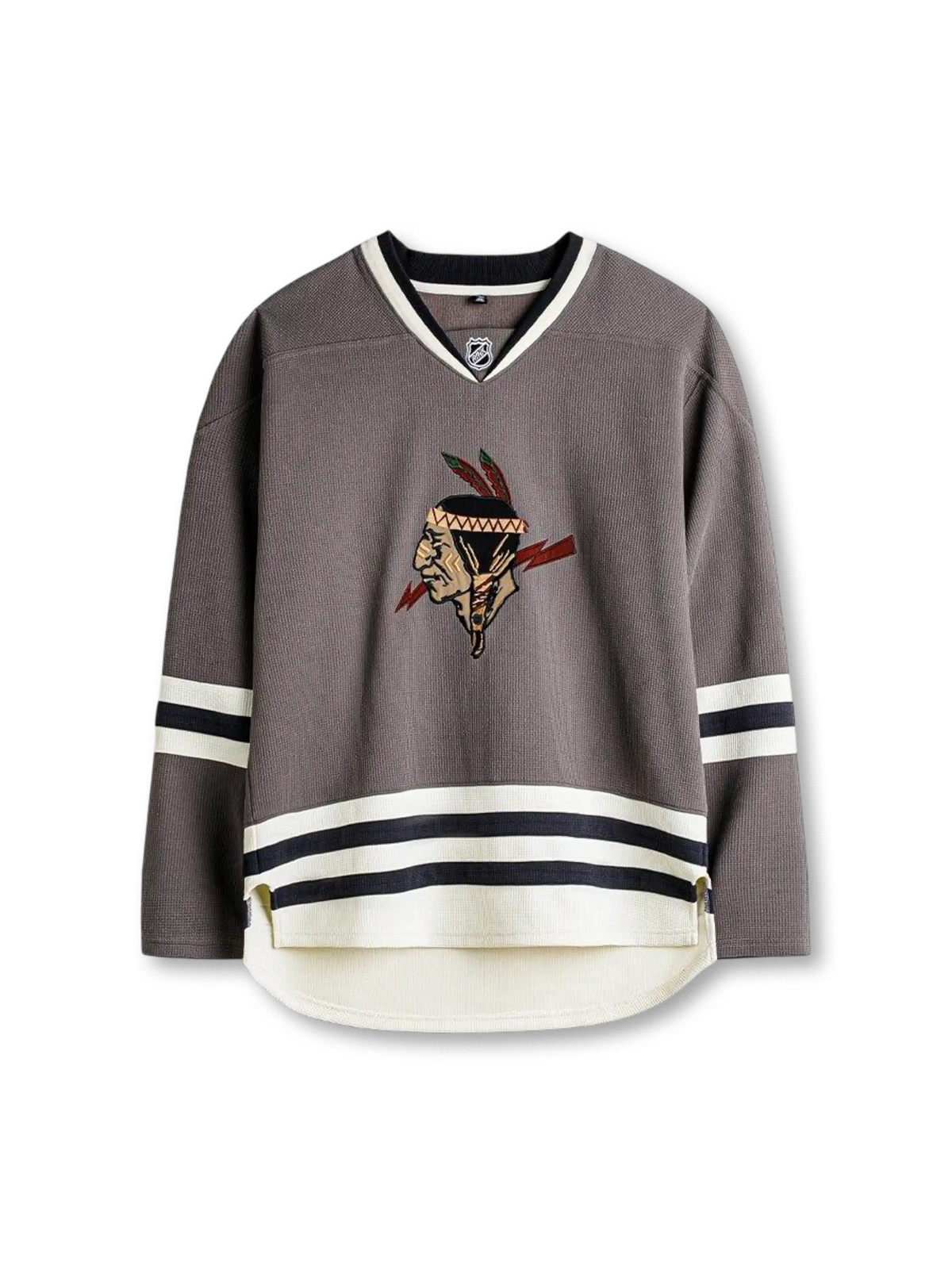 Vネック配色リブのワッフルスウェット、袖と裾にライン、フロントに立体刺繍入り