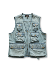 石磨きウォッシュ加工のハニカム織りデニムと多機能ポケットが特徴のフィッシングベスト。通気性良好でアウトドアに最適